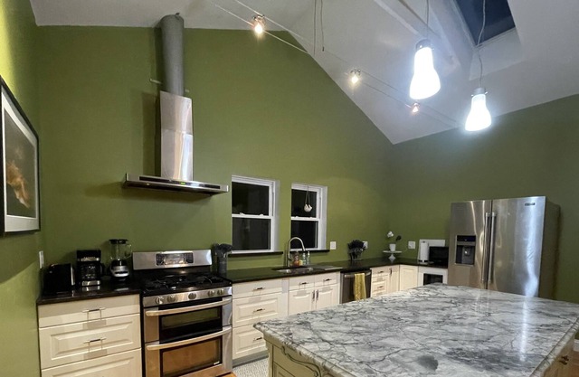 Luxury Contemporary 1800 sqft 3 Bedroom 1.5 bath in historic Troy NY