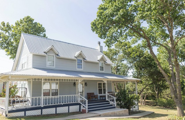Luxury Cottage in Sulphur, Okla- come visit this completely renovated property!