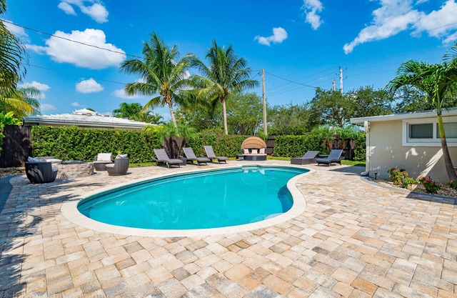 LUXURY D/T OASIS 4/4 SLEEPS 12 BEACHES & NIGHTLIFE