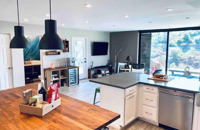 LUXURY Designer Home w/INCREDIBLE VIEWS biz ready