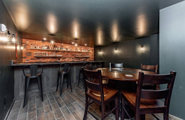 Luxury Dog Friendly Lodge w/Pool & Hot Tub