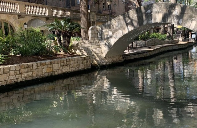 Luxury Downtown experience River bound