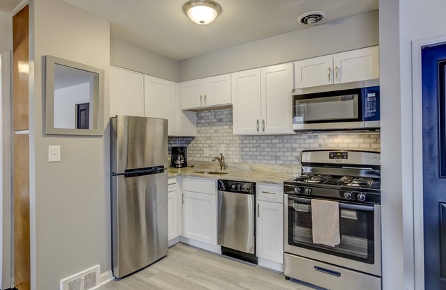 Luxury Downtown Royal Oak Furnished Apartment