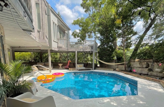 Luxury dream-house w/ private pool on The Country Club Plaza!