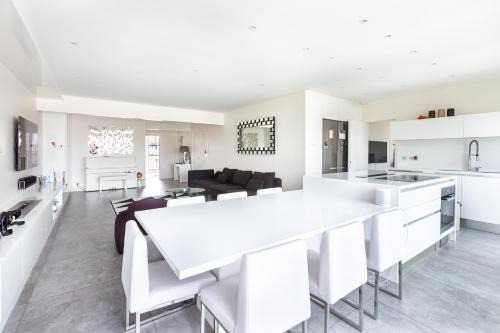 Luxury Eiffel Tower view - Paris 16