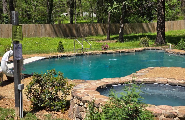 Luxury Estate 12 bedrooms with Pool, Hot tub, Sauna and Barn