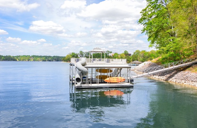 Luxury Estate Center of Tims Ford Lake with Unbeatable Lakefront Views, Dock