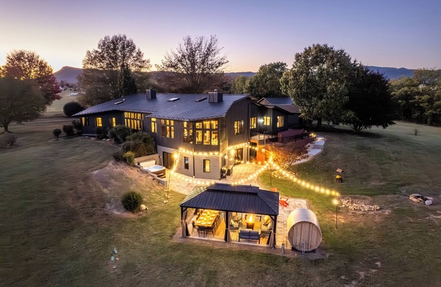 Luxury Estate with Mountain View and Privacy