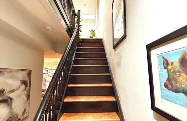 Luxury Extended Stays. King Beds. 3 Bedrooms. Manhattan 20 Mins. 5 Subway Lines