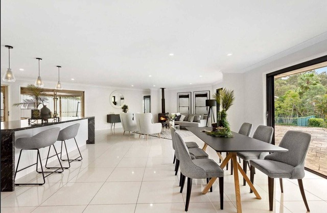 Luxury Family Escape: 5-Bedroom Home with Pool, near Brisbane's Iconic Sights!