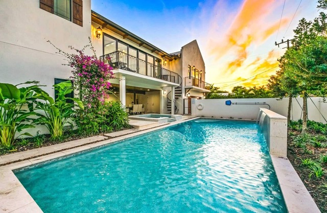 Luxury Family Home! Great Location! Heated Pool/Spa and Games! - The Big Top