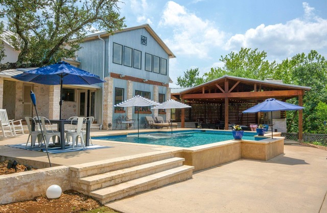 Luxury Family Retreat w/Heated Pool by Lake Travis