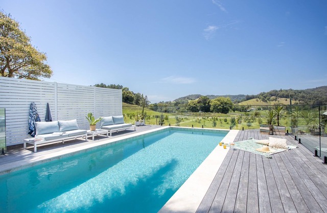 Luxury farm house, 5 minutes to the beach, Northern Rivers