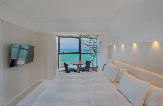 LUXURY FLAT DECORATED HIGH FLOOR AT THE SEASIDE OF THE BEACH OF BOA VIAGEM IN HOTEL