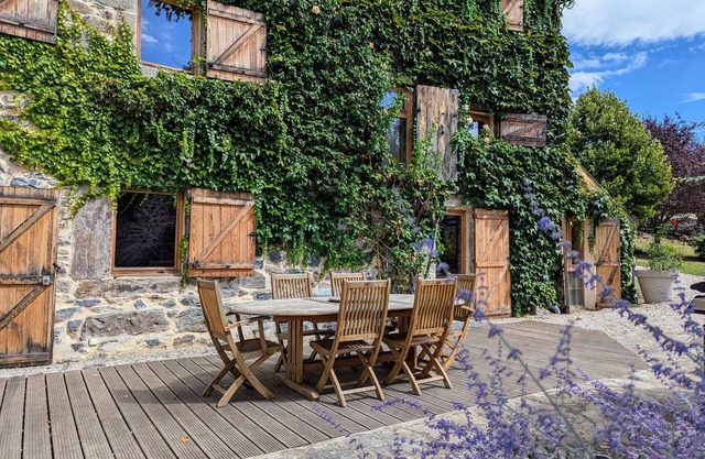 Luxury Gîte with Spa, Terrace, and Game Room in Scenic Blanlhac, Rosières