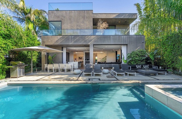 LUXURY GARDNER VILLA 5BDR !