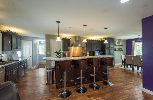 LUXURY GETAWAY! ARCADE, POOL TBL, PING PONG, HOT TUB, DECK! ACCESS TO POOLS!