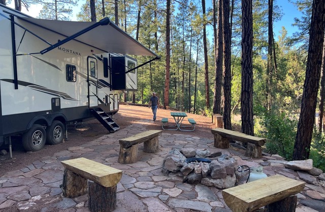 Luxury Glamper Retreat 14 Forest Site