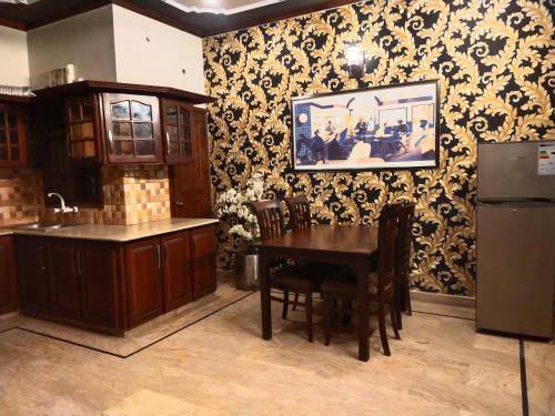 Luxury Guest House Near Agha Khan, Karachi Airport