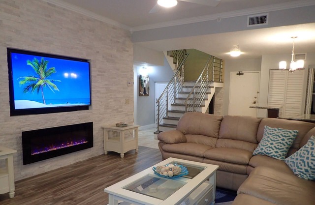 Luxury Gulf Condo 3BR 3BA w/Penthouse Jacuzzi! Gulf & Intercoastal views!