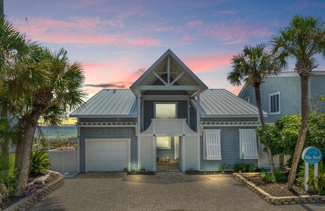 Luxury Gulf Front Property! Directly on the Beach! Sleeps 15!