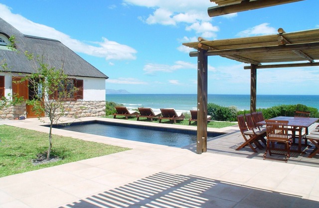 Luxury Historic Villa, Best Position In Hermanus with inverter for blackouts!