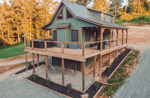 Luxury Hocking Hills Cabin | Secluded! Hot Tub!