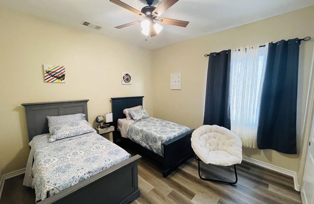 LUXURY HOME 3300 SQ FT, QUIET NEIGHBORHOOD