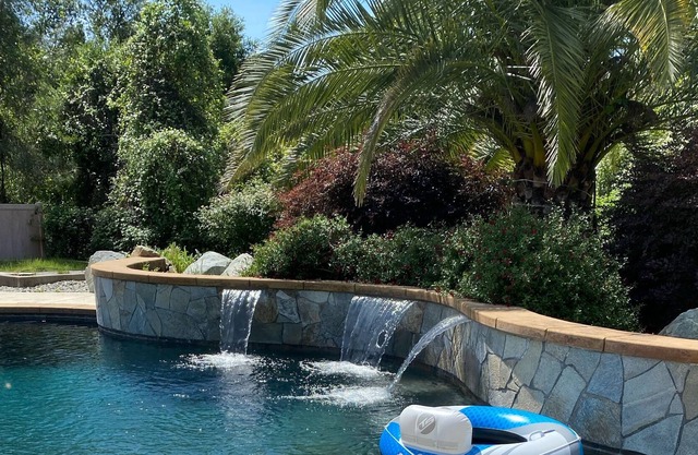 LUXURY HOME, Beautiful Bethel Country Estate / Amazing pool, Great Country Home