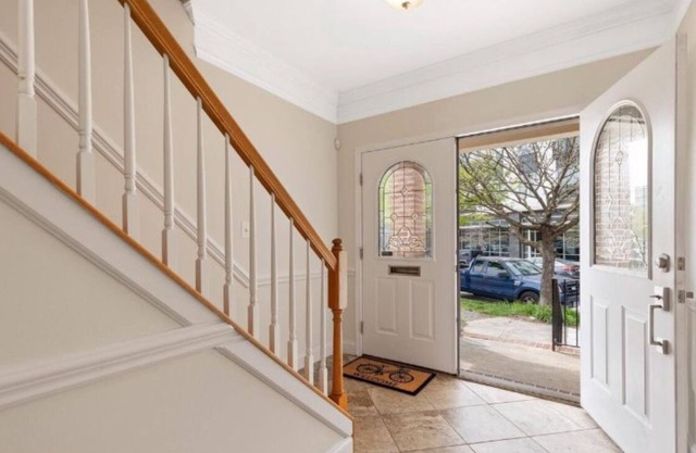 Luxury Home in Popular Fed Hill @ Nightly Discount, Free Parking & Pets Friendly