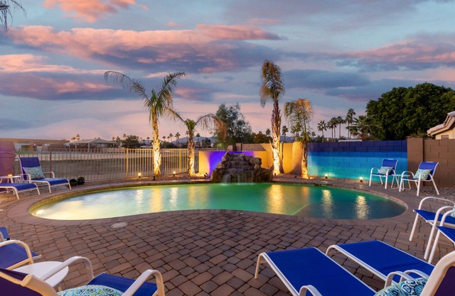 Luxury home w/Heated Pool & Hot Tub | Pool Table | King Beds | Fire Pit & Grill