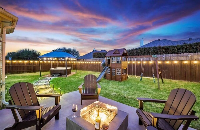 Luxury Home w Hot Tub near DFW Airport