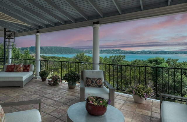 Luxury home with amazing views of Lake Travis