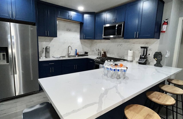 Luxury Home wPrivate Jacuzzi & Firepit–Sleeps 14!