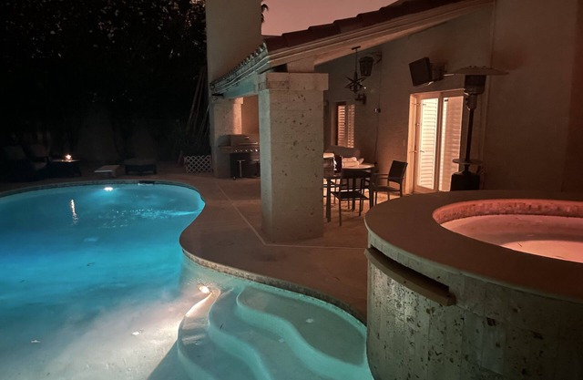Luxury House In Paradise Valley With Private Pool & Hot Tub. 30 days minimum