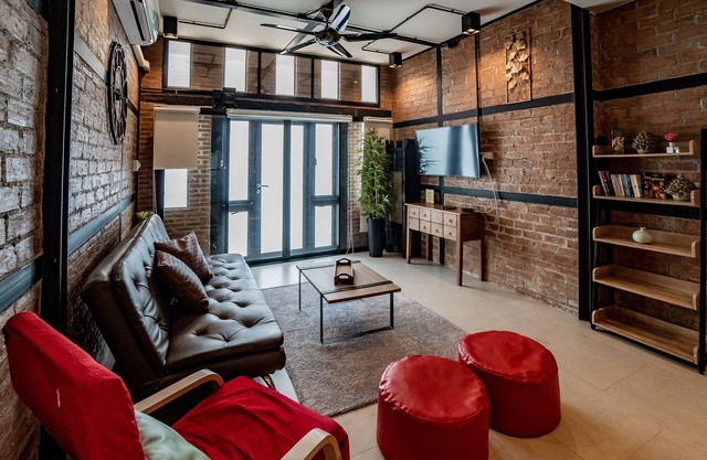 Luxury Industrial Flat 5 Mins from Nimman