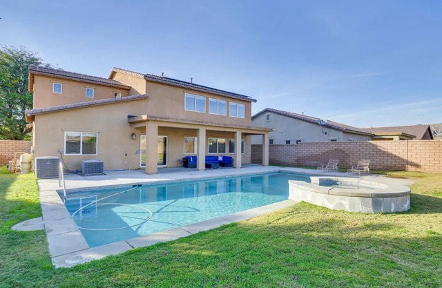 Luxury Indio Home nBig 2 story with game room & span10 minutes away from Casino