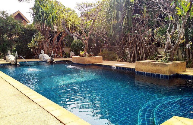 Luxury Jacuzzi suite w/1BR, 2BA & fully equipped kitchen