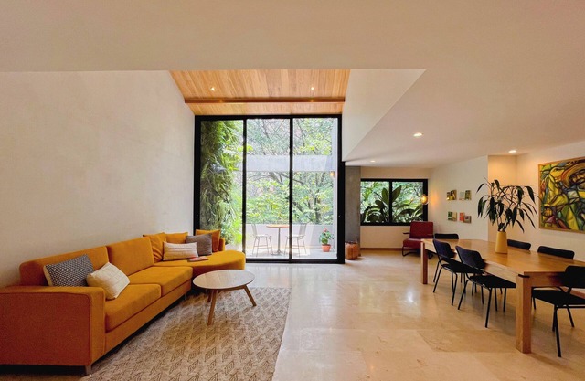 Luxury "Jungalow" Penthouse in El Poblado with Outdoor Tub and Stunning Nature