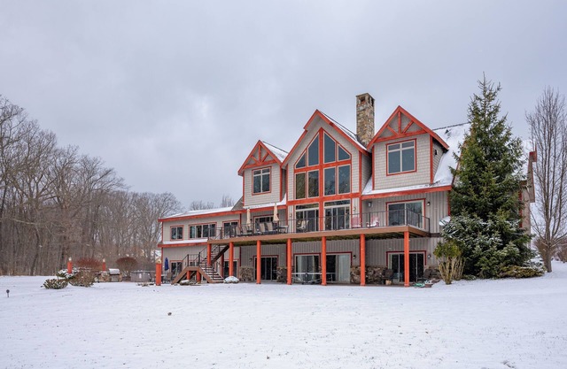 Luxury Lake Escape w/Indoor Pool & Hot Tubs