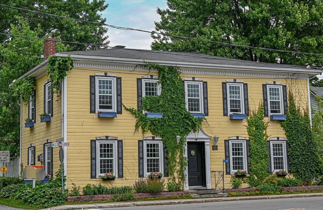 Luxury Lake House with Sauna & Hot Tub across from beach
