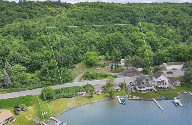 Luxury Lake House w/ Pool , Dock, Arcade & Fire Pit