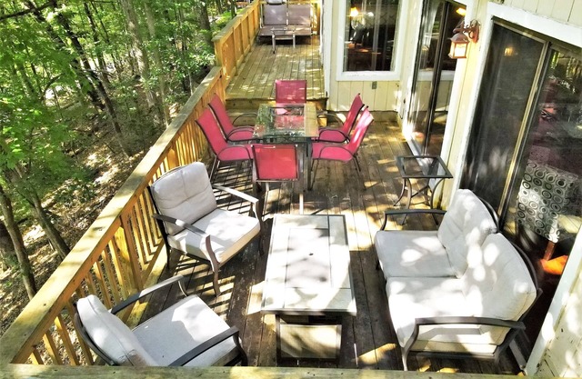 Luxury Lakefront Retreat on 2 Acres—Hot Tub, Real Wood Fireplace, Fishing & More