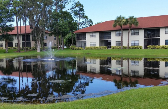 Luxury Lakefront Condo, Resort Amenities, 10 Minutes to Beach