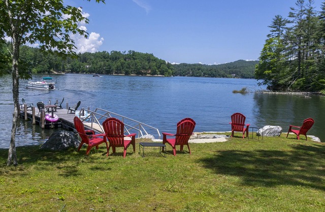 Luxury Lakefront six bedroom home on pristine Lake Glenville. Dock kayak canoe