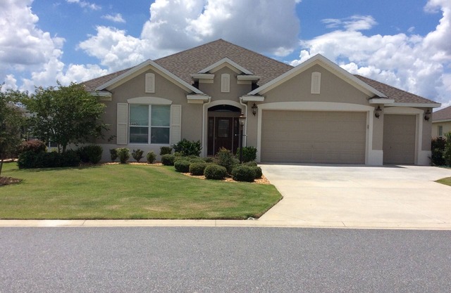 Luxury Living in Charlotte Village! Dog Friendly Home