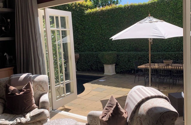 Luxury Living in Remuera Family Home w Pool - Prime Location