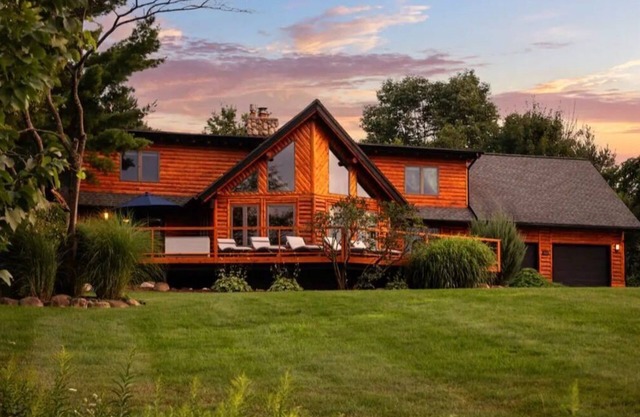 Luxury Lodge overlooking both Grand Traverse Bays