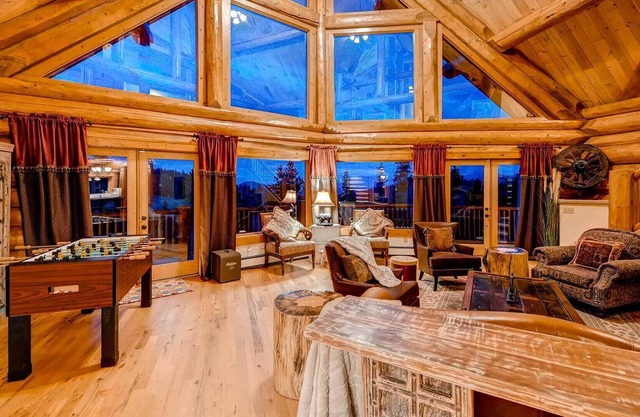 Luxury Log Black Hawk Retreat w/ Private Hot Tub!