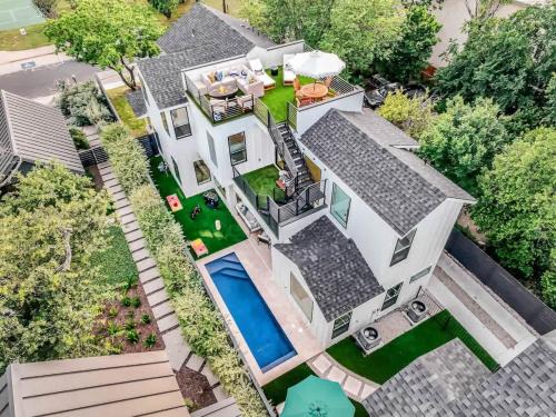 Luxury Mansion Breathtaking Skyline & Pool